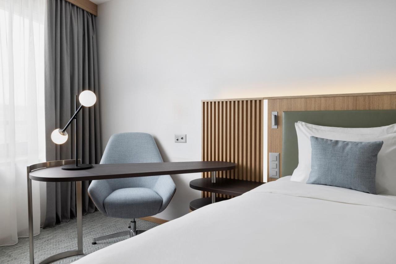 Courtyard By Marriott Biel Bienne Hotell Exteriör bild