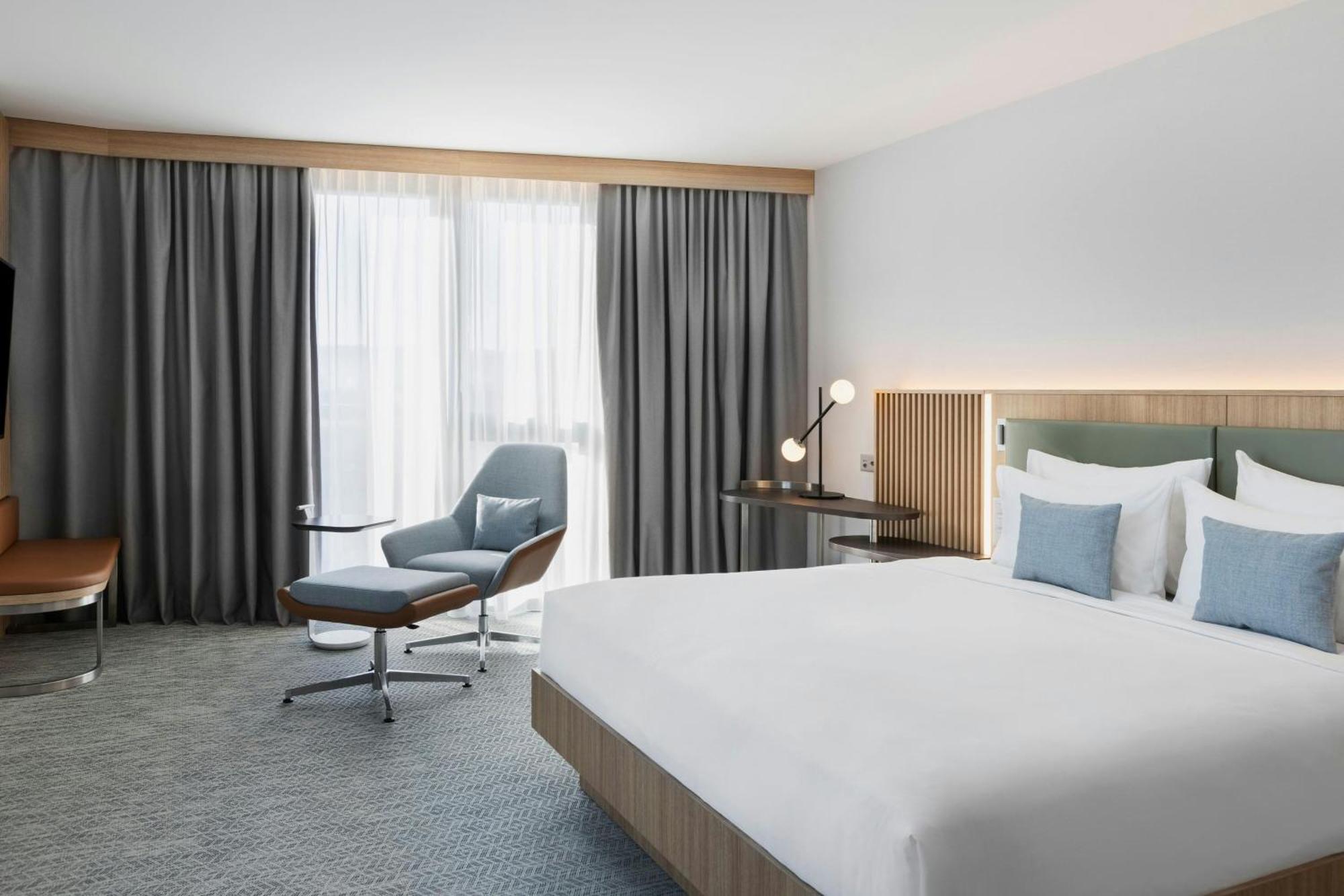 Courtyard By Marriott Biel Bienne Hotell Exteriör bild